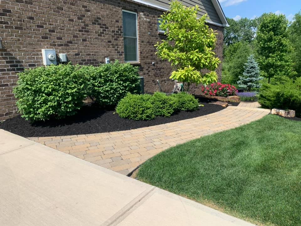 Professional mulch installation companies in Fishers, IN.