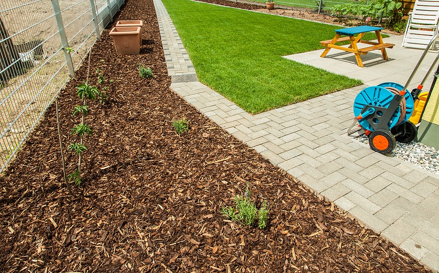 3 Benefits of Letting a Pro Handle Your Mulch